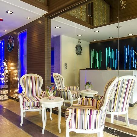 Eleven Avenue Suites Bangkok Luaran gambar