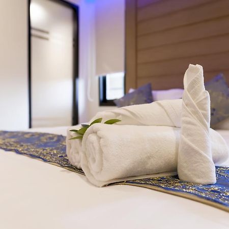 Eleven Avenue Suites Bangkok Luaran gambar