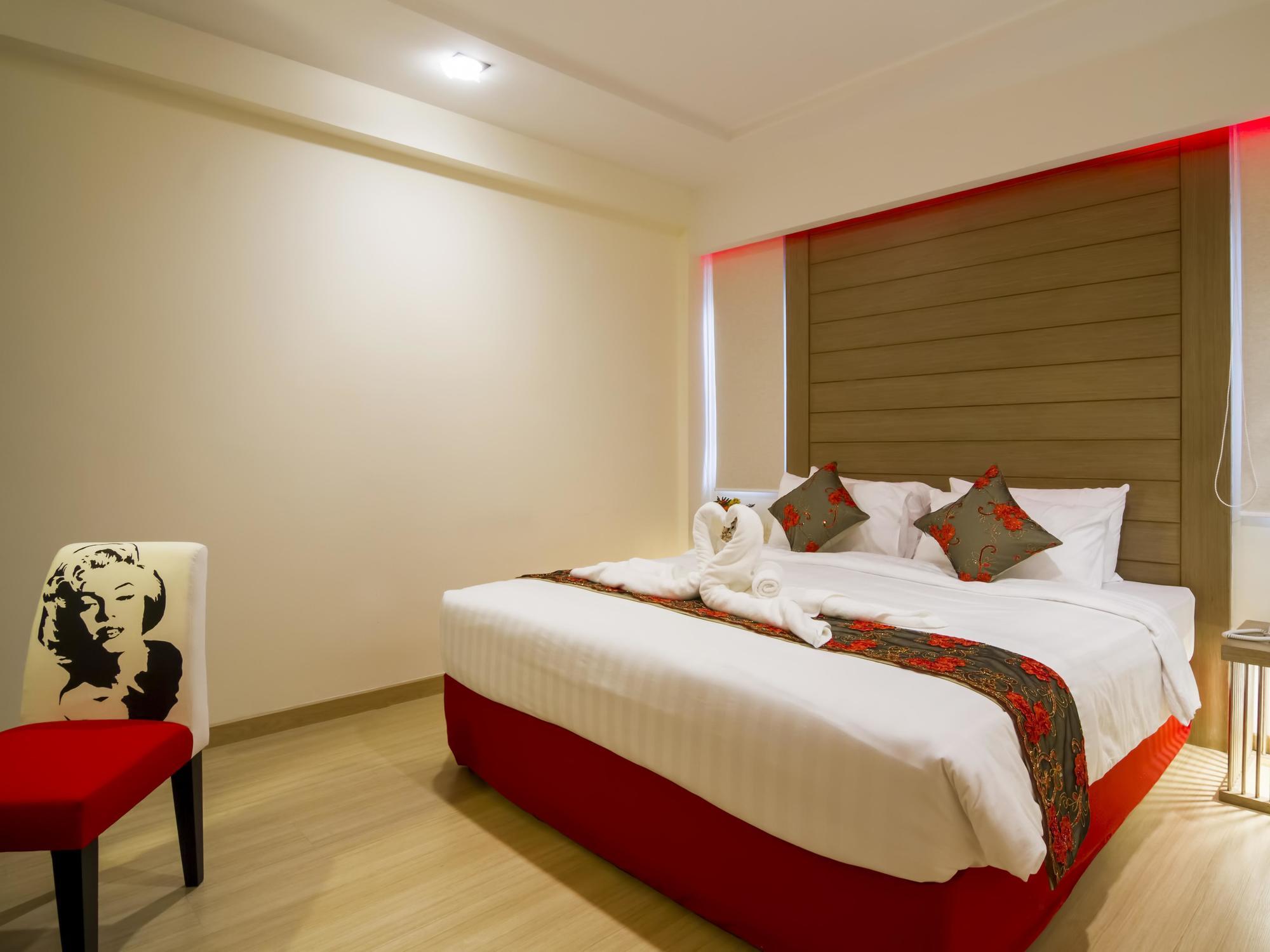 Eleven Avenue Suites Bangkok Luaran gambar