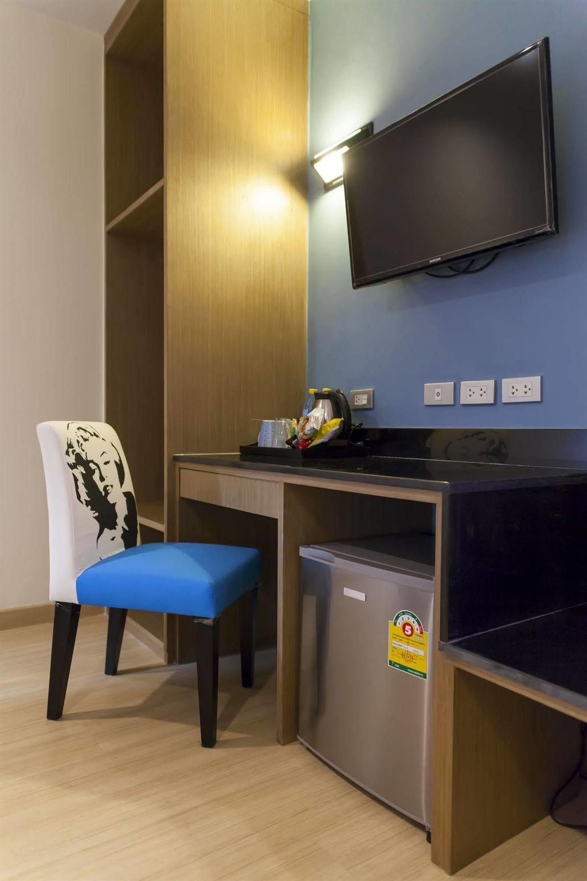 Eleven Avenue Suites Bangkok Luaran gambar