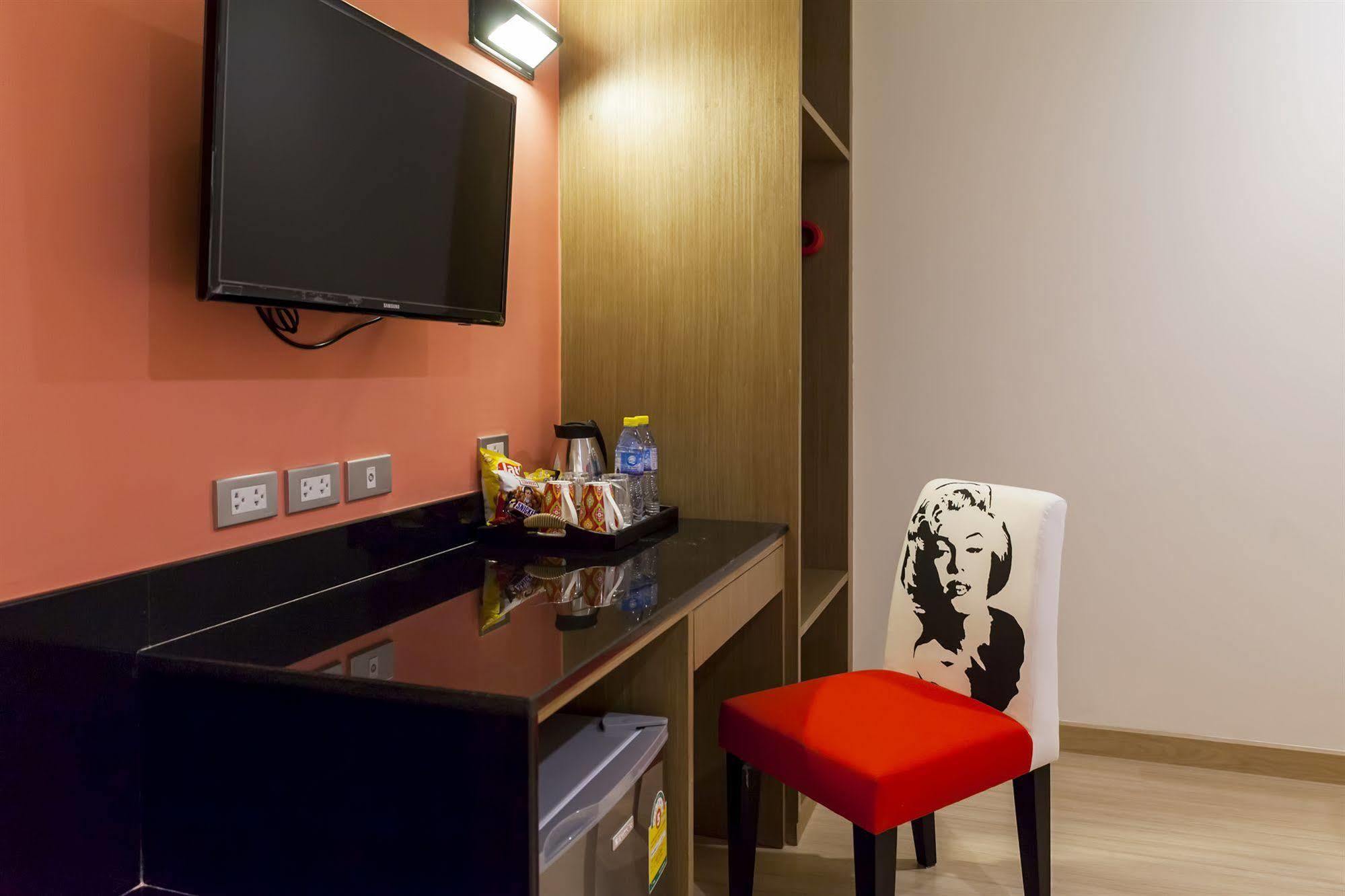 Eleven Avenue Suites Bangkok Luaran gambar