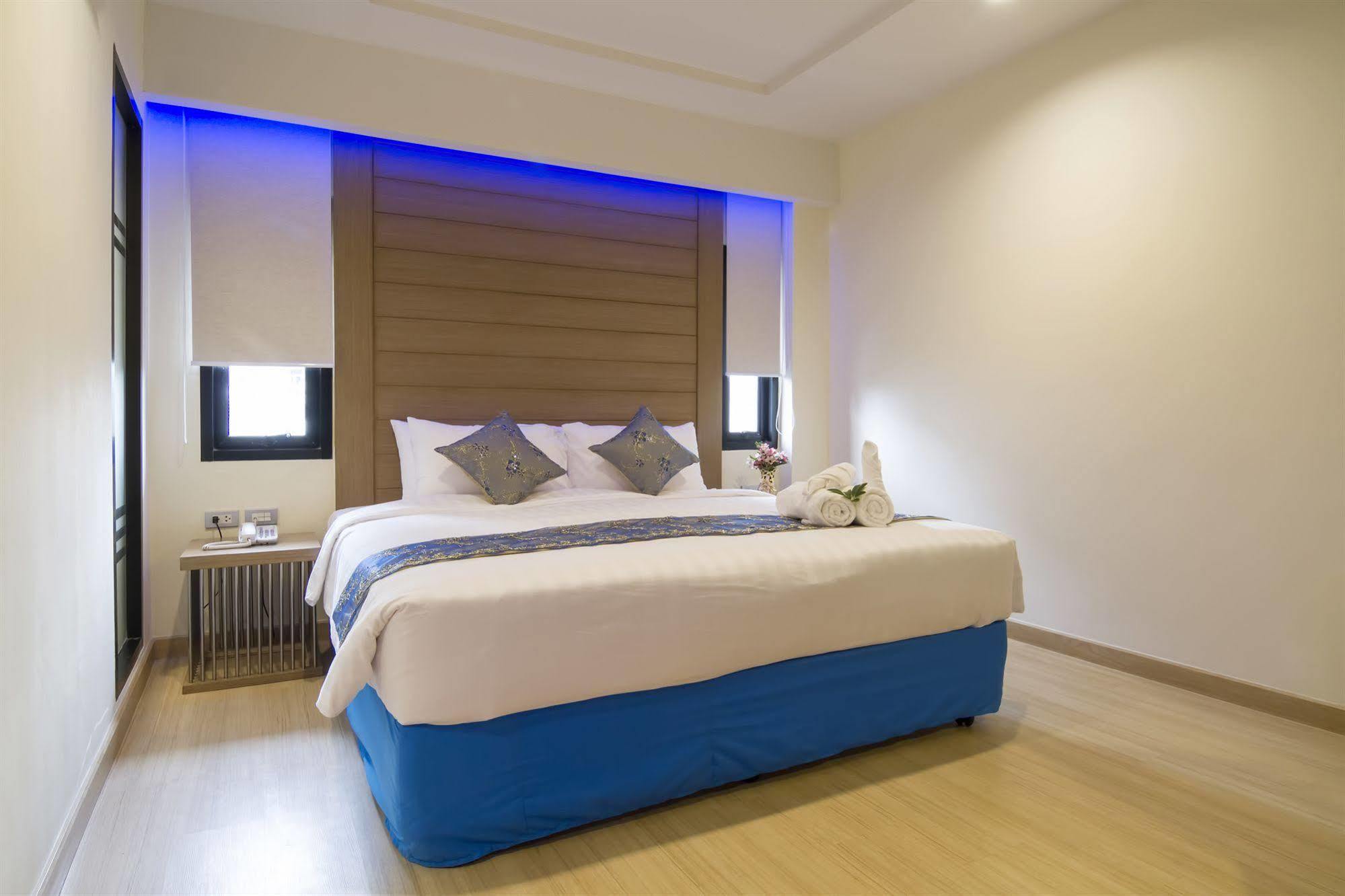 Eleven Avenue Suites Bangkok Luaran gambar