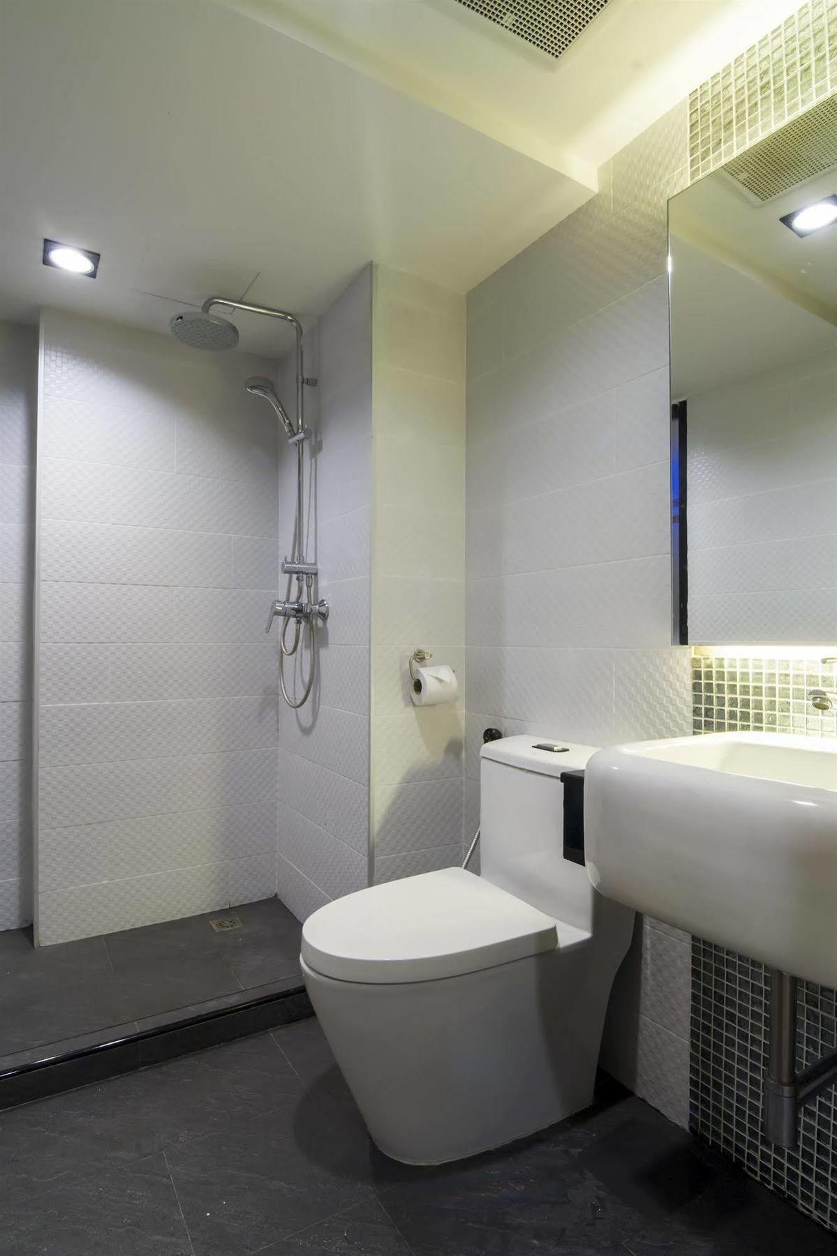 Eleven Avenue Suites Bangkok Luaran gambar
