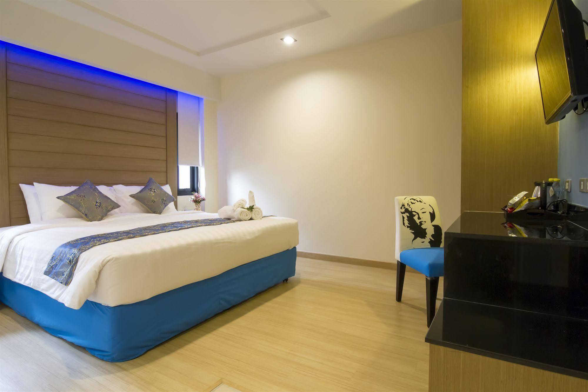 Eleven Avenue Suites Bangkok Luaran gambar