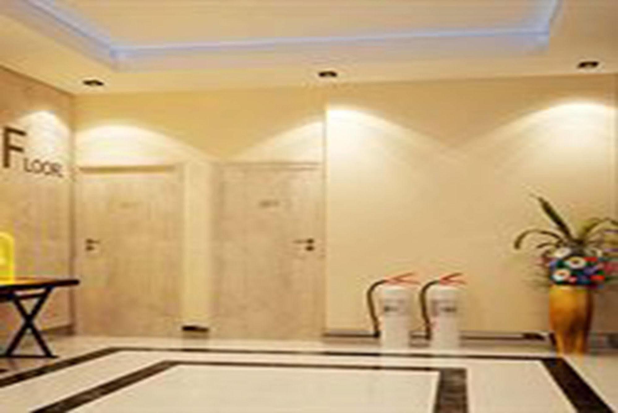 Eleven Avenue Suites Bangkok Luaran gambar