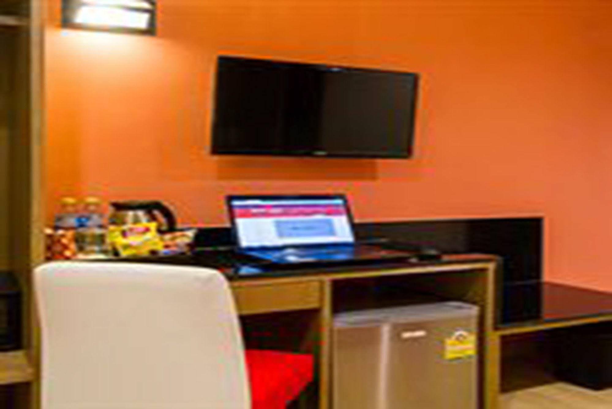 Eleven Avenue Suites Bangkok Luaran gambar