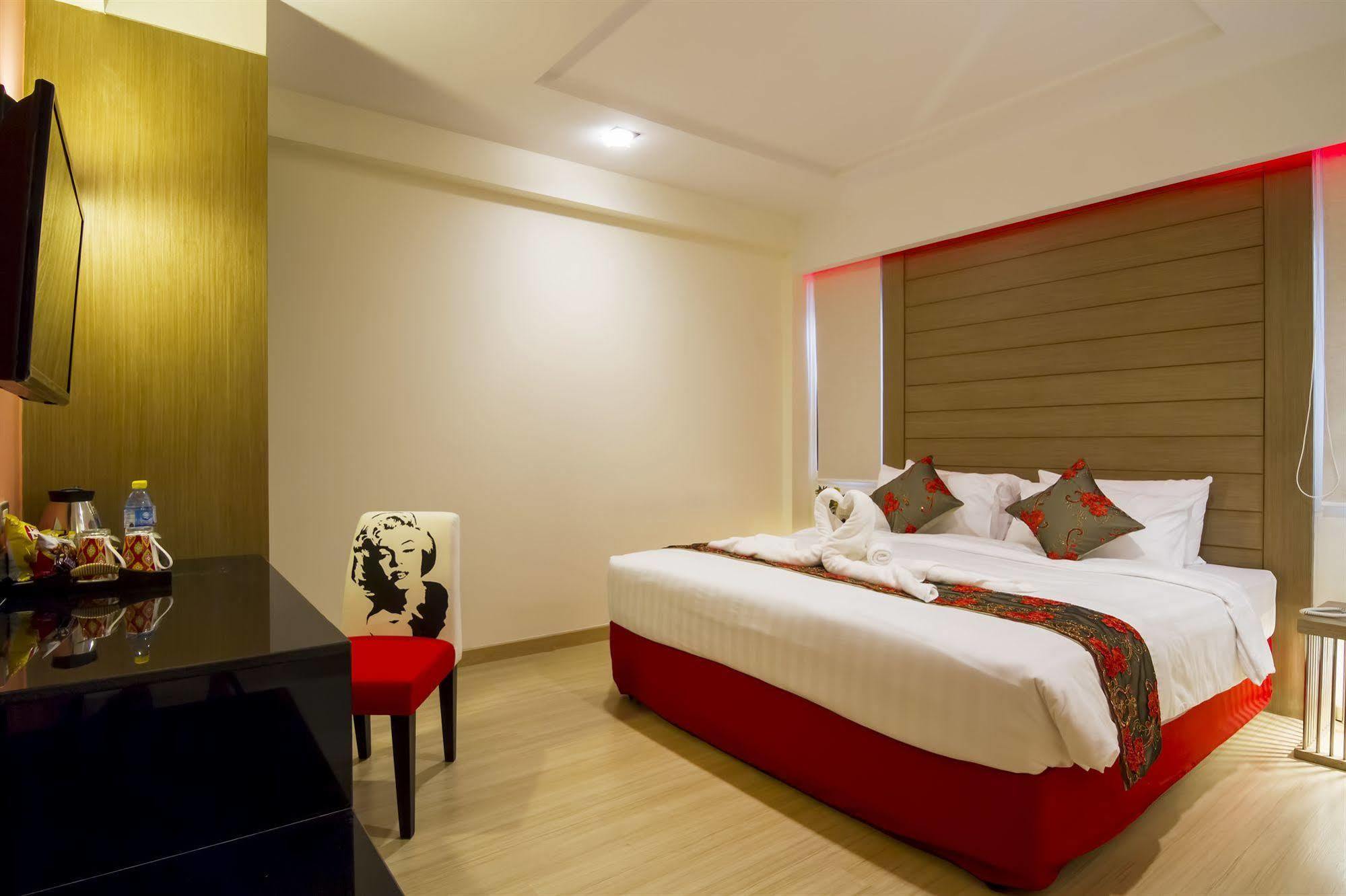 Eleven Avenue Suites Bangkok Luaran gambar