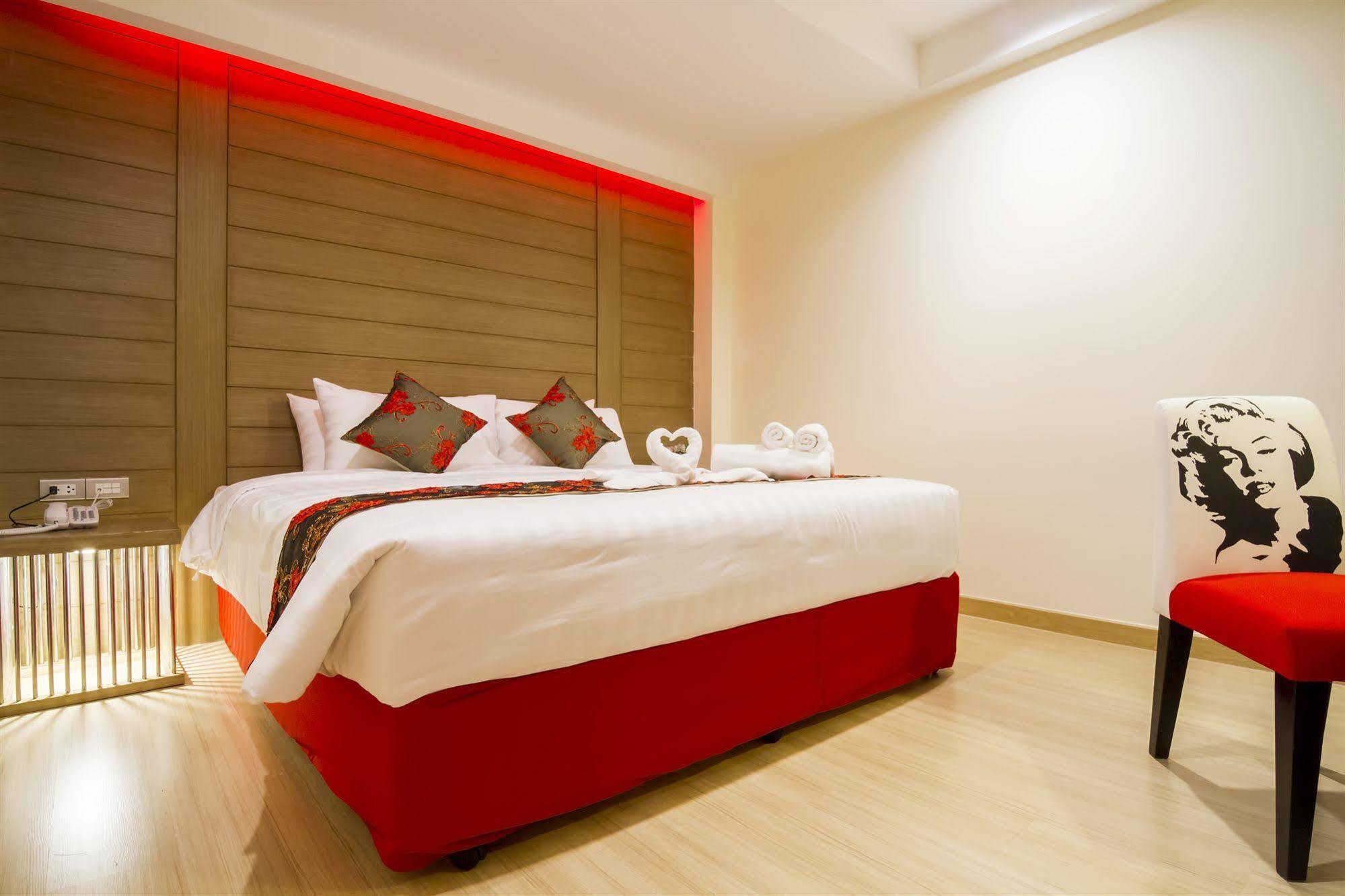 Eleven Avenue Suites Bangkok Luaran gambar