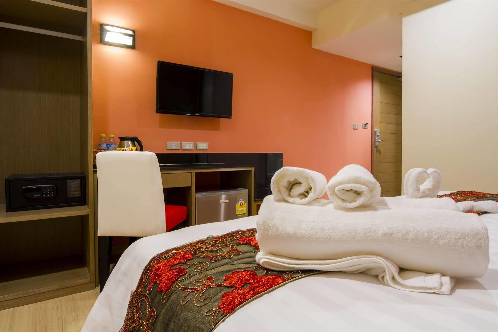 Eleven Avenue Suites Bangkok Luaran gambar