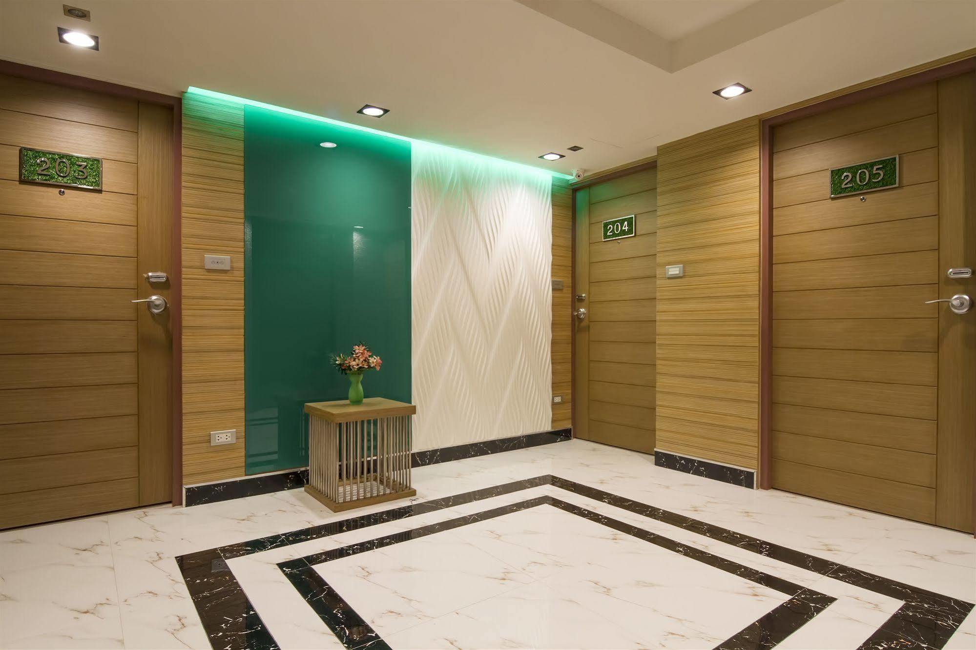 Eleven Avenue Suites Bangkok Luaran gambar