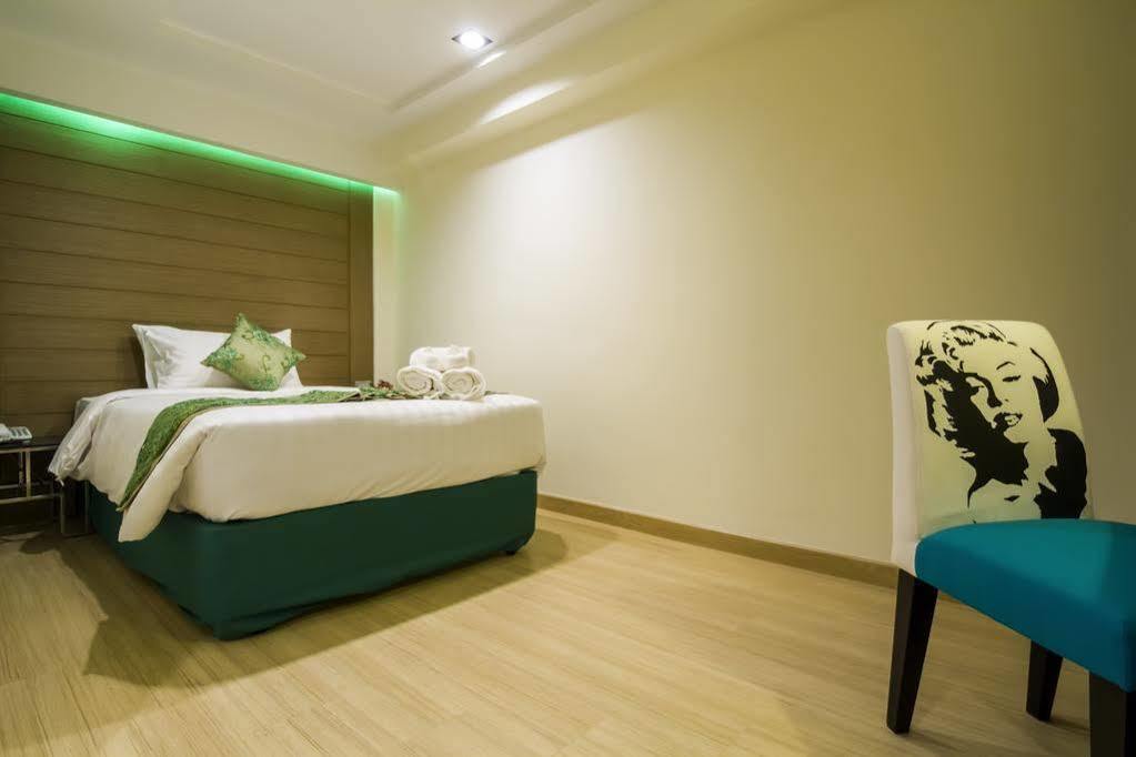 Eleven Avenue Suites Bangkok Luaran gambar